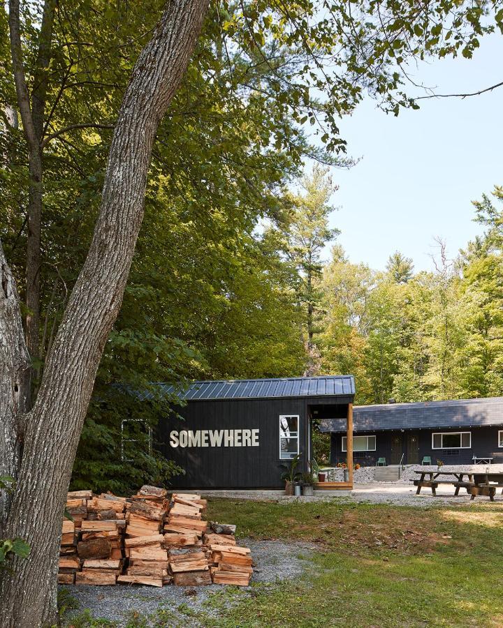Somewhere Inn Calabogie Exterior photo